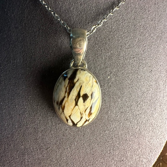 Oval Peanut Jasper Pendant in Silver 925 Setting on Silver Copper Chain - Picture 8 of 14